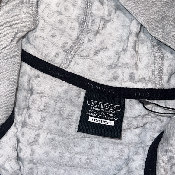 Motion running hoodie. Size XL. NWT - Picture 3 of 4